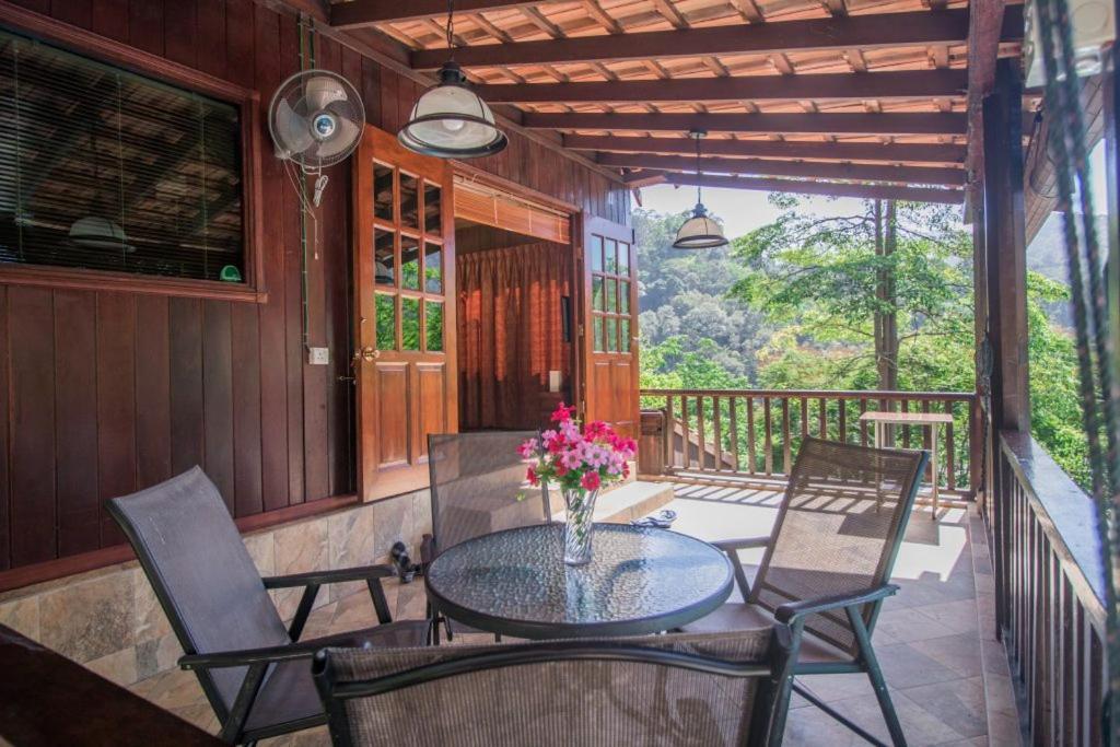 De Serenity - Exclusive Jungle Retreat Серембан Екстериор снимка