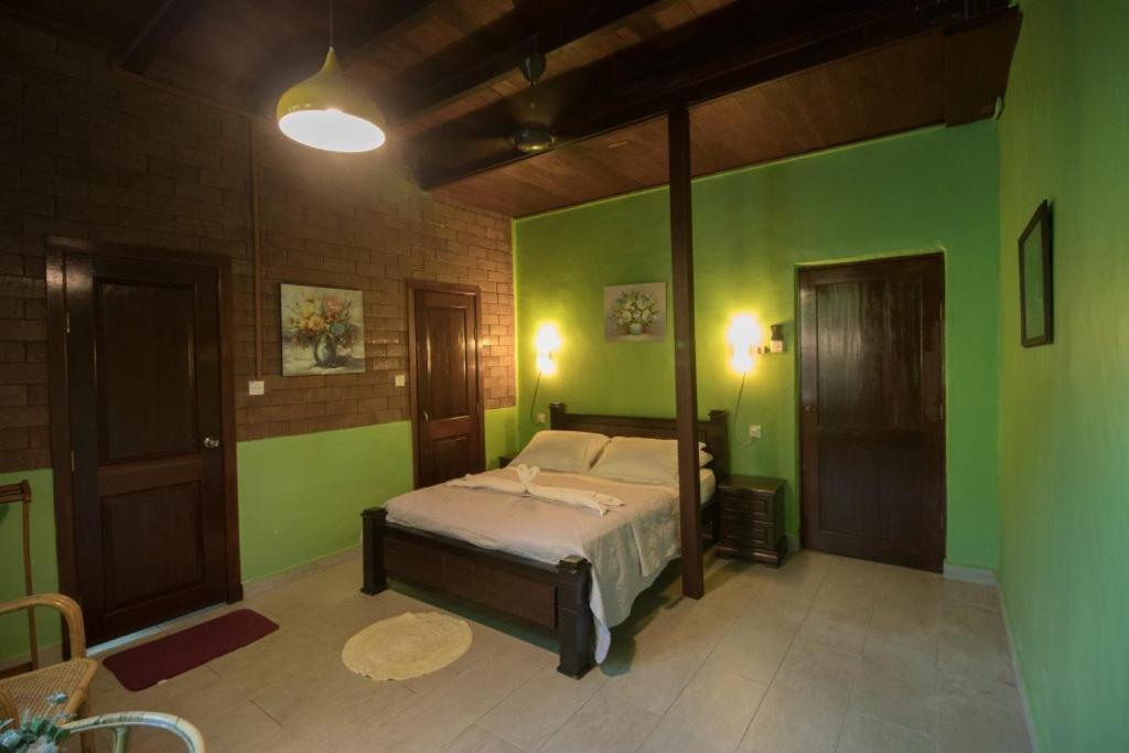 De Serenity - Exclusive Jungle Retreat Серембан Стая снимка